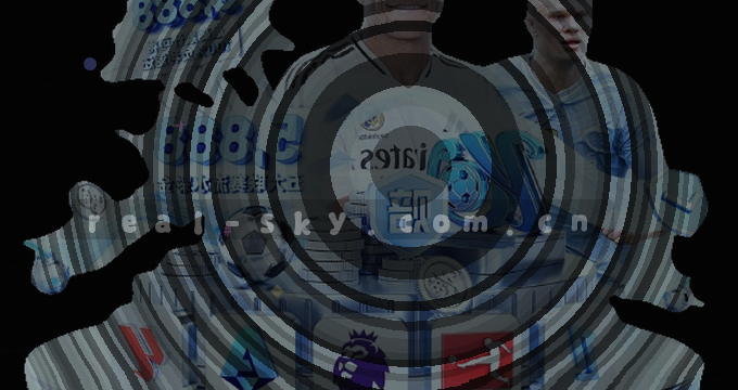 女孩指尖滑动浏览相册